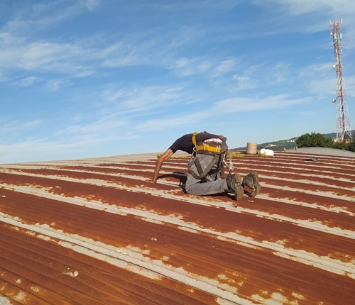 Restauração de telhado metálico enferrujado em Campinas E Região